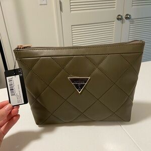 NWT‎ | GUESS olive green Kingsport travel bag